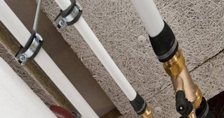 Замена труб водоснабжения в квартире: цена от 2055 руб. - СантехДомНтк